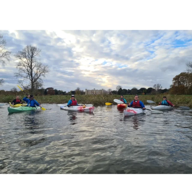 Last Sunday's session was a little different as we set off in the afternoon and paddled home in darkness.
Everyone agreed that a bit of rain didn't matter - the trip back was absolutely magical. 
Scroll through the photos to spot the hitchhiker that Sarah picked up. 

#kayaking #kayaklondon #kayakthames #gopaddling #PaddleUK #syonhouse #londonapprentice #nightpaddle #hitchhikingsnail