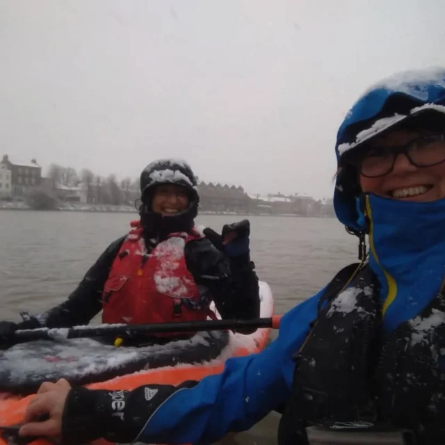 A flashback to 4 years ago. Hopefully we'll get another chance to paddle in the snow soon! 

#kayaking #kayakthames #gopaddling #britishcanoeing #winter #snow