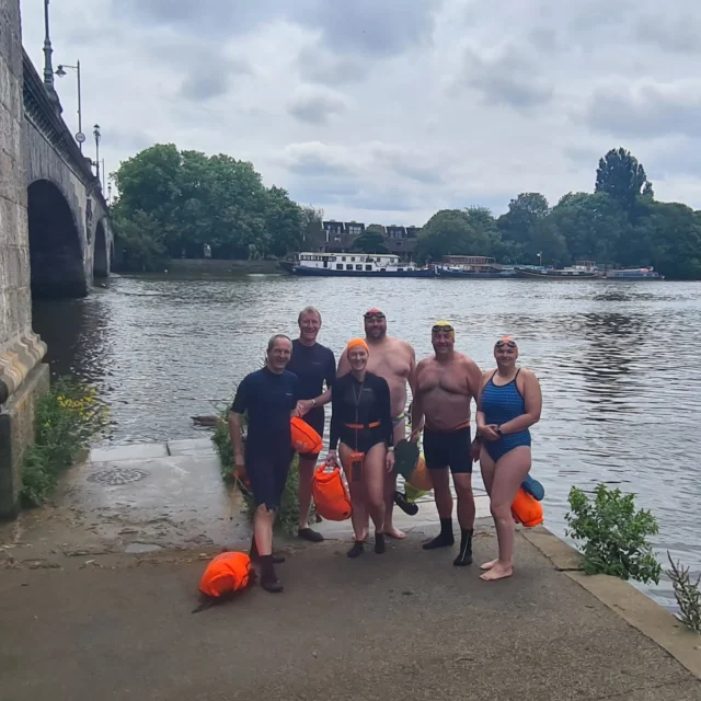 We know the Thames can be very off-putting for some, but this hardy crew of wild swimmers gives us a positive vibe.  It's always a pleasure to see them in the river. 

#wildswimming #thames