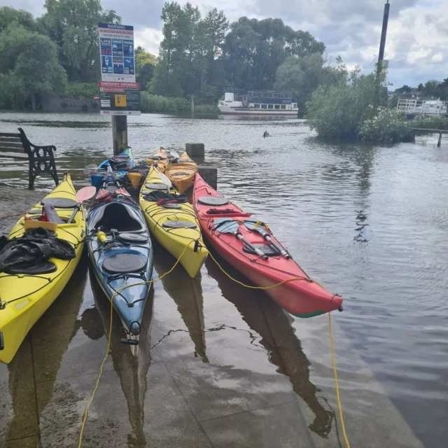 Bank Holiday paddle to Richmond.  A wee bit of wind, a wee bit of rain, and a whole lot of fun. 

#kayaking #kayaklondon #kayakthames #richmond #gopaddling #PaddleUK