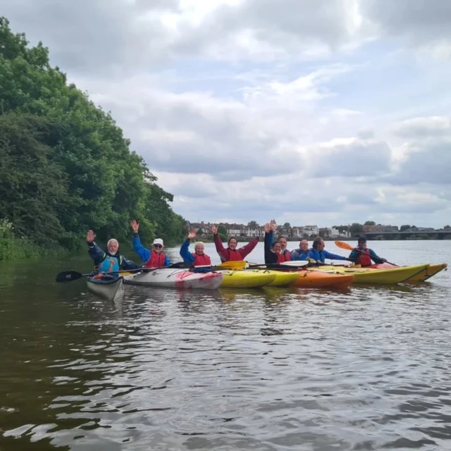 It's taster course season, and our first group of the year couldn't have been lovelier. Day 2's journey was combined with a members paddle to Kew Bridge.  Everyone did amazingly well when faced with both strong gusts and a convoy of cruisers.

 Thanks to FH for the additional pub photo!

#kayaking #kayaklondon #kayakthames #tastercourse #kew #ducklings #goslings #gopaddling #PaddleUK #oneovertheait