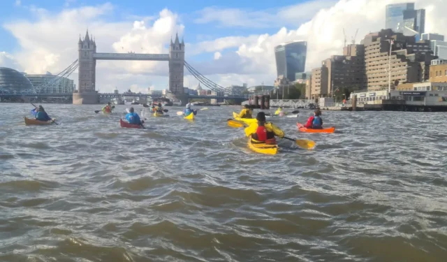 One from the archives...

Coaches training day with SixKnots

#kayaklondon #kayakthames #gopaddling @SixKnots